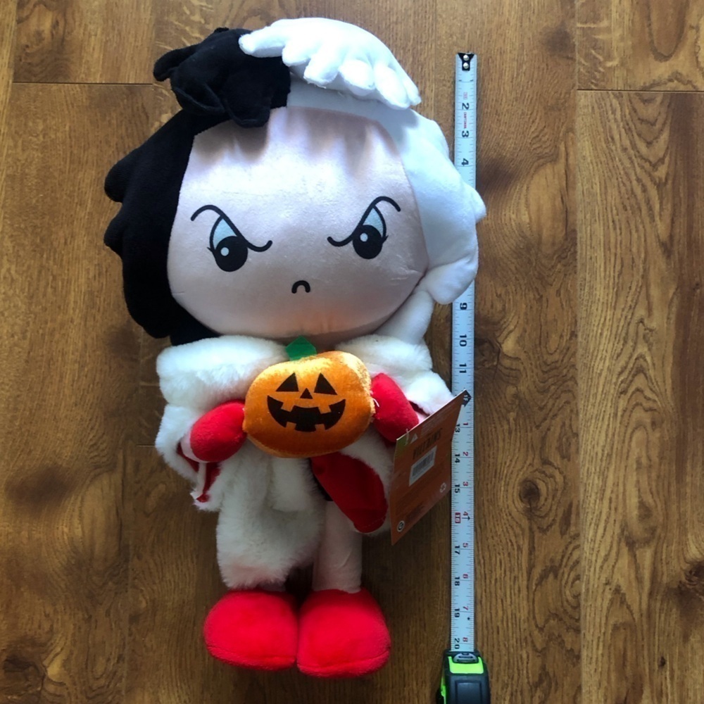Disney Villains: Cruel De Vil Halloween Greeter